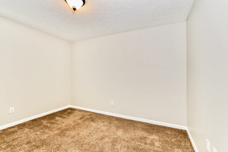 Building Photo - 8008 Grandmeadow Ln