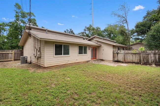 Building Photo - 11908 Broad Oaks Dr