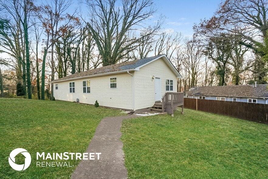 Primary Photo - 107 S Walker Ln