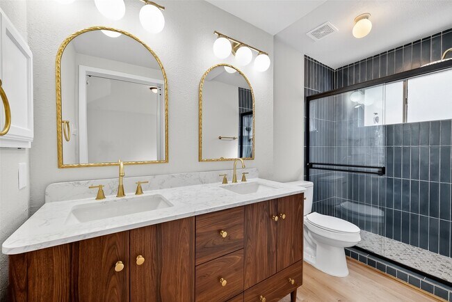 Building Photo - 5530 Oak Falls Dr