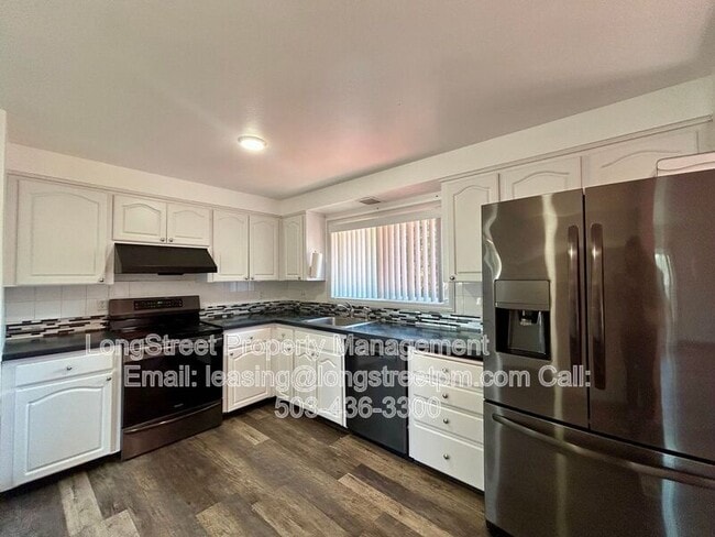 Building Photo - 794 SW Orchard Pl