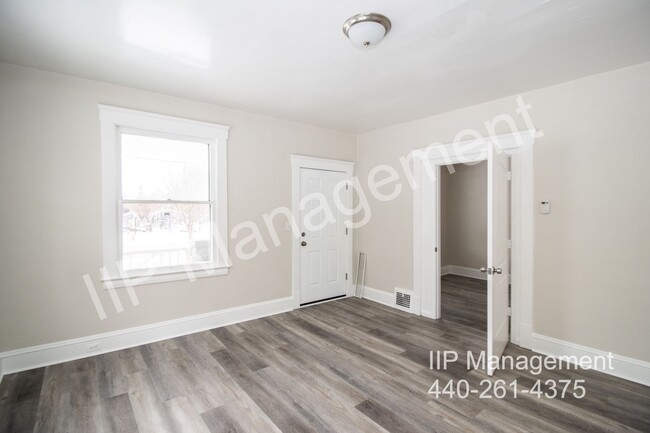 Building Photo - Stunning 2-Bedroom, 1-Bath Rental in Cleve...