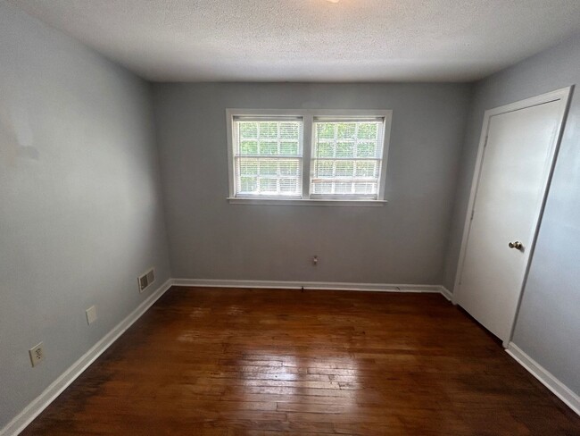 Building Photo - 715-B Montague, Columbia, SC 29209
