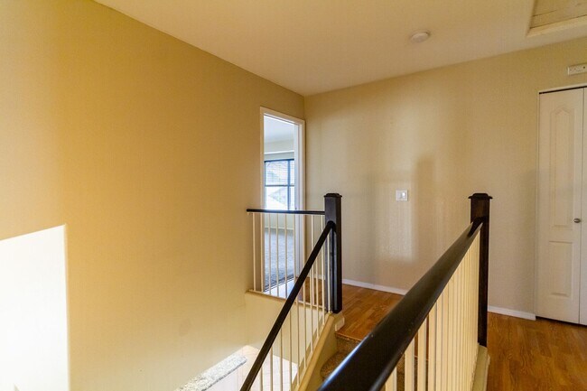 Building Photo - AMAZING 4 BED, 2.5 BATH HOME LOCATED NEAR 67TH AVE & UNION HILLS