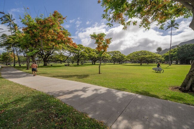 Building Photo - Oceanfront Kaimana Beach Studio at Sans Souci