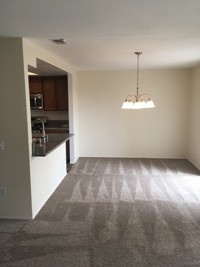 Building Photo - 3BD 3BA Split Level Condo located in Mission Valley