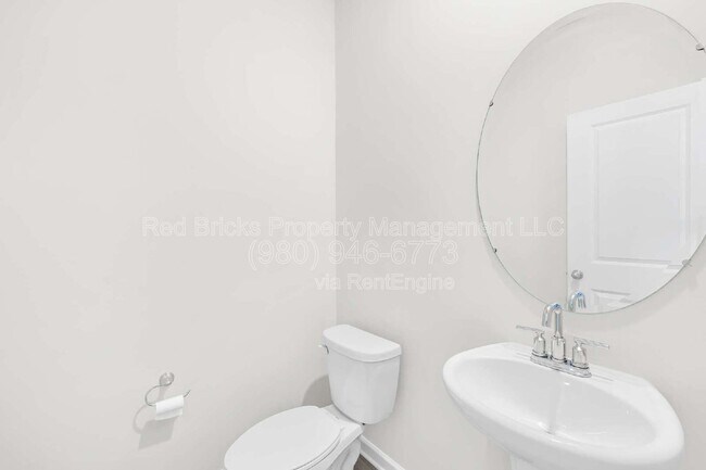 Building Photo - 2220 Belterra Dr