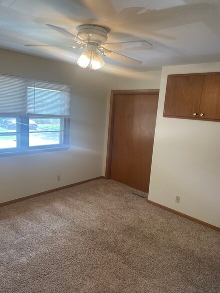 Building Photo - 324 N Ellen St