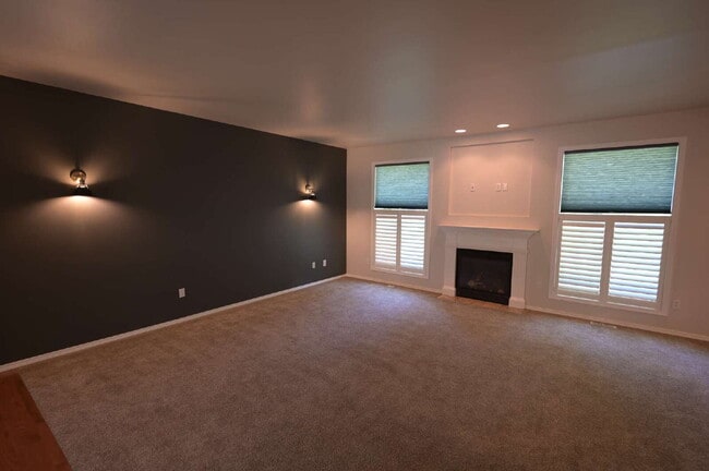 Building Photo - 2 bed plus office, 2 bathroom condo in Sun...