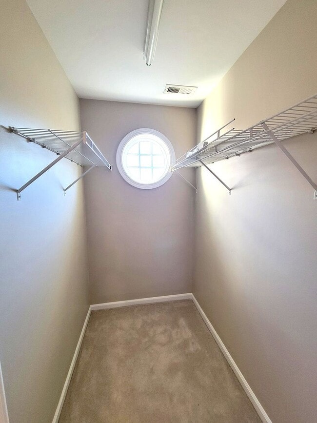 Building Photo - Lovely, Move in Ready 2 Bedroom in Matthews