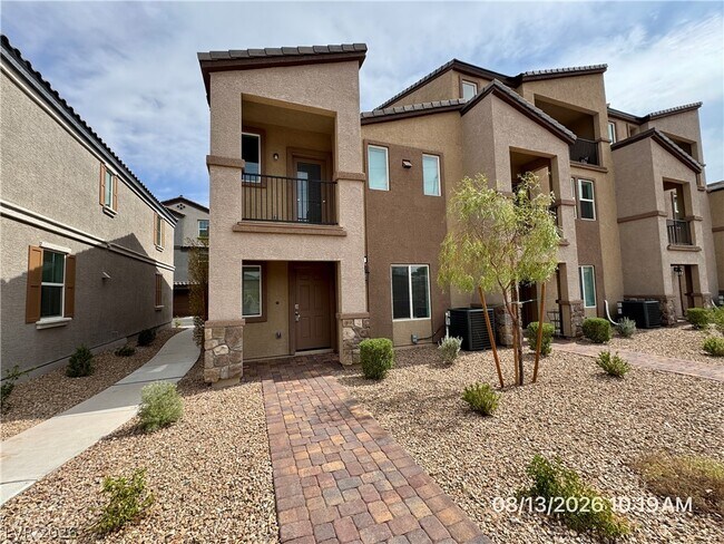Building Photo - 630 Bellus Pl