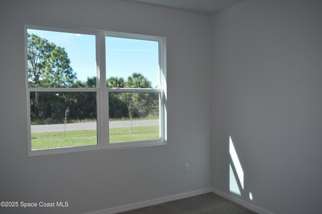 Building Photo - 3143 Fullerton Ave