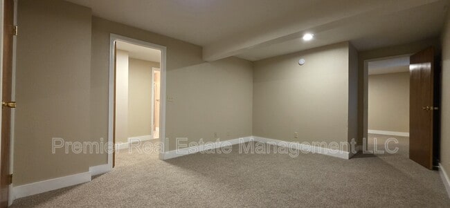 Building Photo - 572 W Jamison Pl