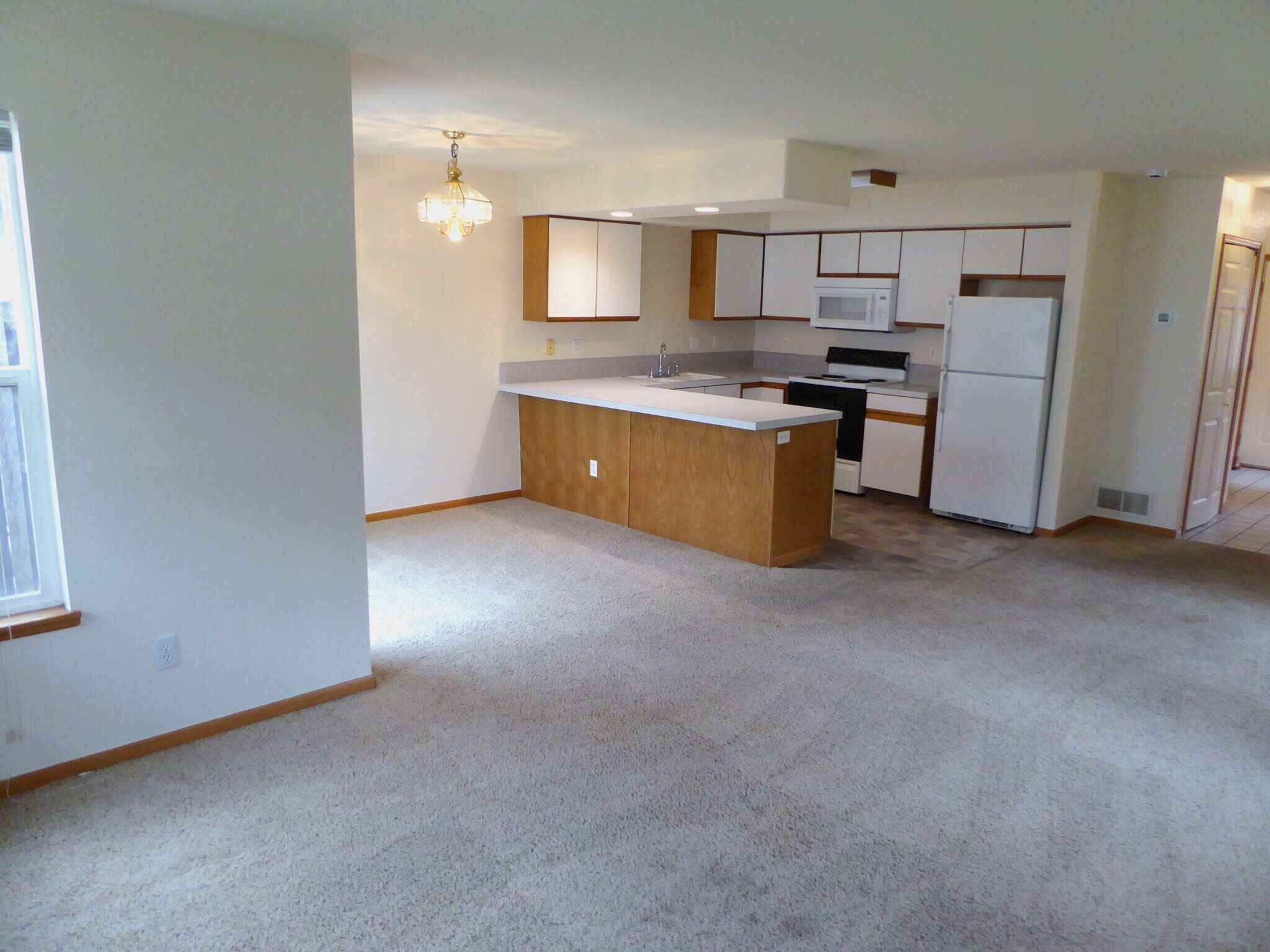Building Photo - 1637 Westbridge Dr