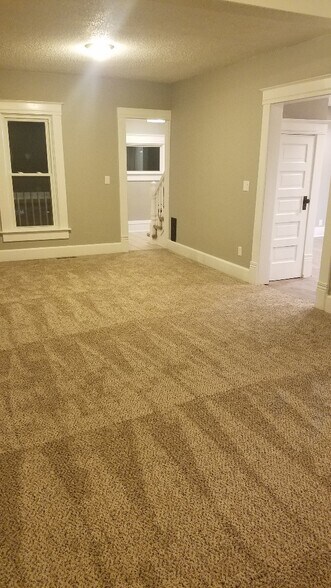 Living Room - 312 SW Pleasant St