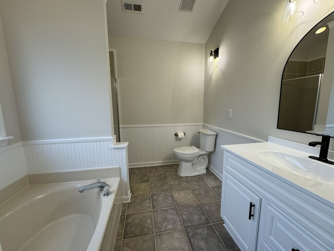 Primary bath - 8017 Pine Oak Rd