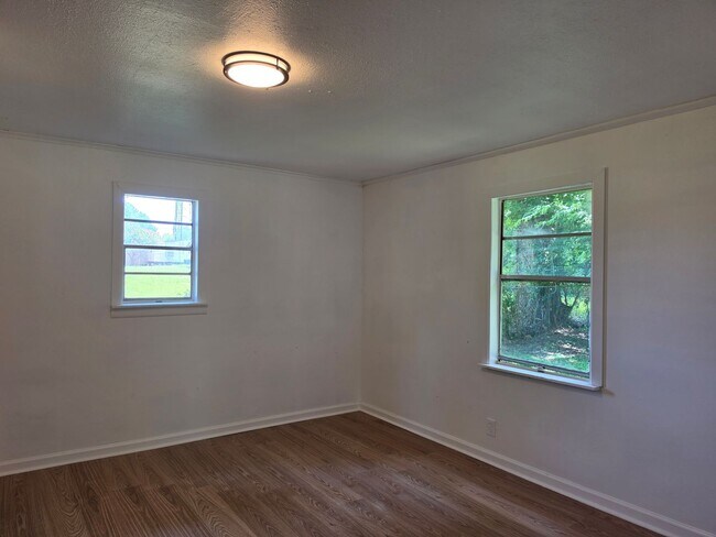 Building Photo - 245 W 71st St