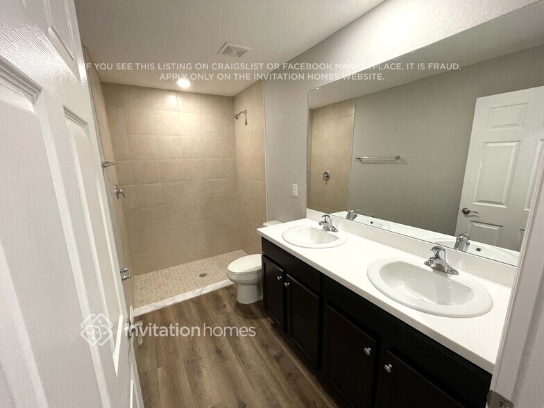 Building Photo - 25061 Doredo Dr