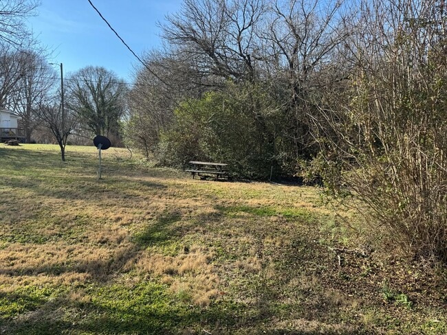 Building Photo - Available to Show