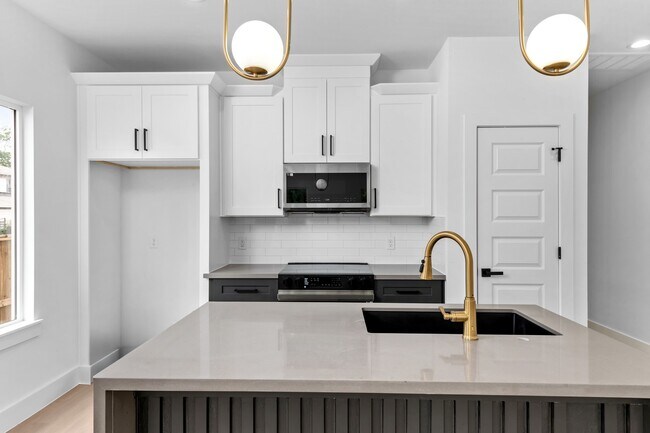 Building Photo - 2316 McKee St