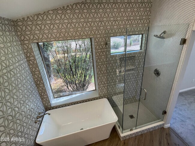 Building Photo - 841 E Lovegrass Dr