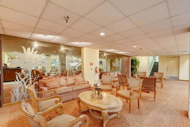 Building Photo - 7076 Huntington Ln