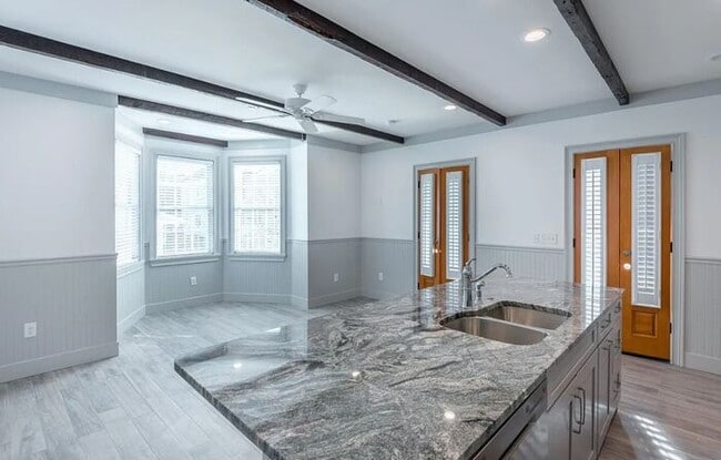 Building Photo - 321 Ashley Ave