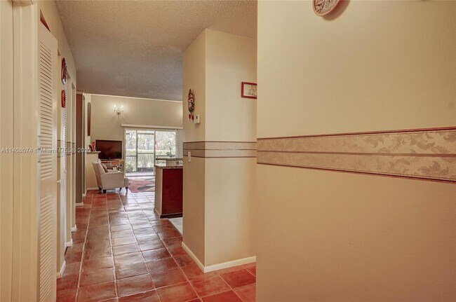 Building Photo - 662 Woodgate Ln