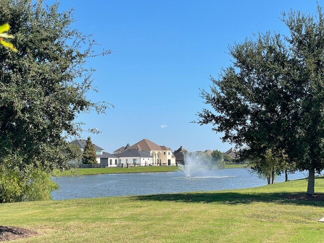 Building Photo - Spacious 4 bedroom 2 bathroom home for rent!