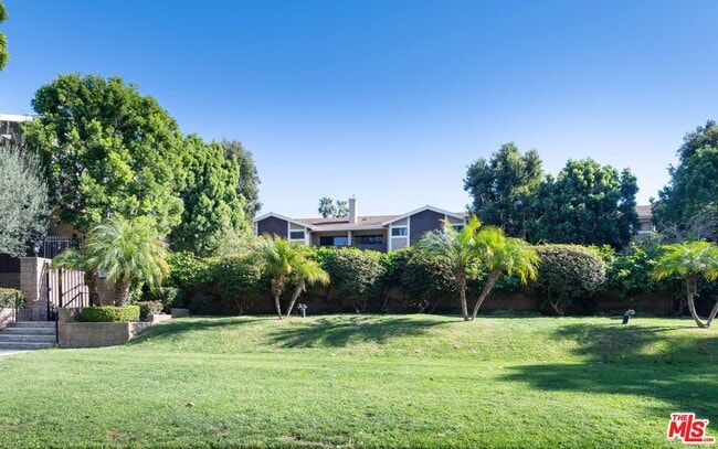 Building Photo - 5848 Canterbury Dr