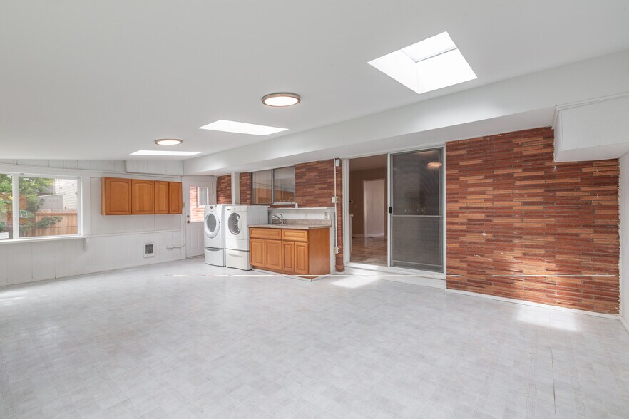 Building Photo - 3728 SE 49th Ave