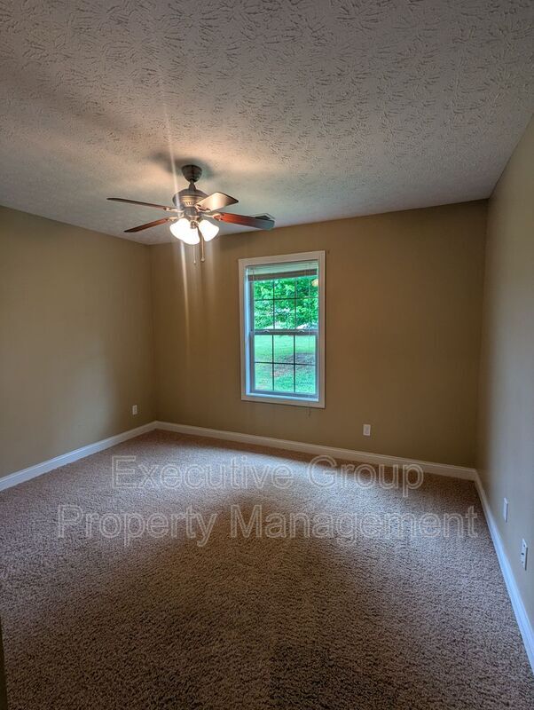 Building Photo - 120 Victory Lake Dr