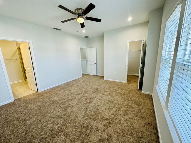 Building Photo - Spacious End Unit with Garage & Loft. Community features High End Amenities!