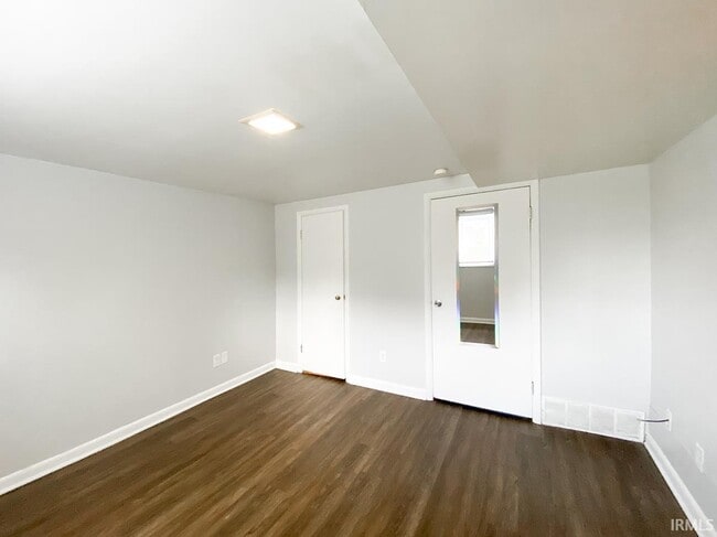 Building Photo - 108 E Cottage Grove Ave