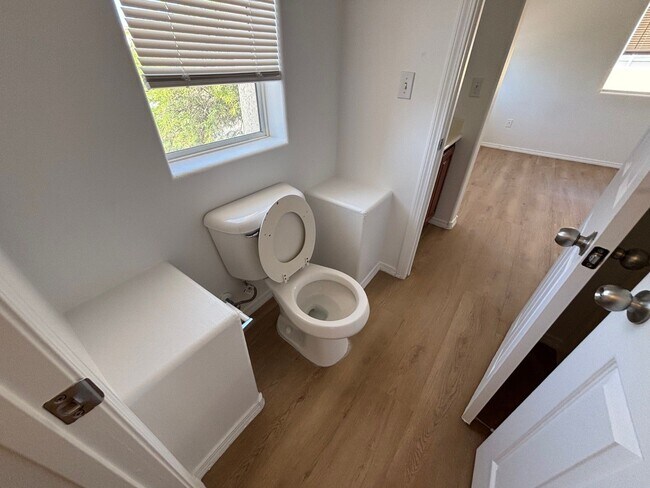 Building Photo - Charming 3-Bedroom Home with Modern Comfor...