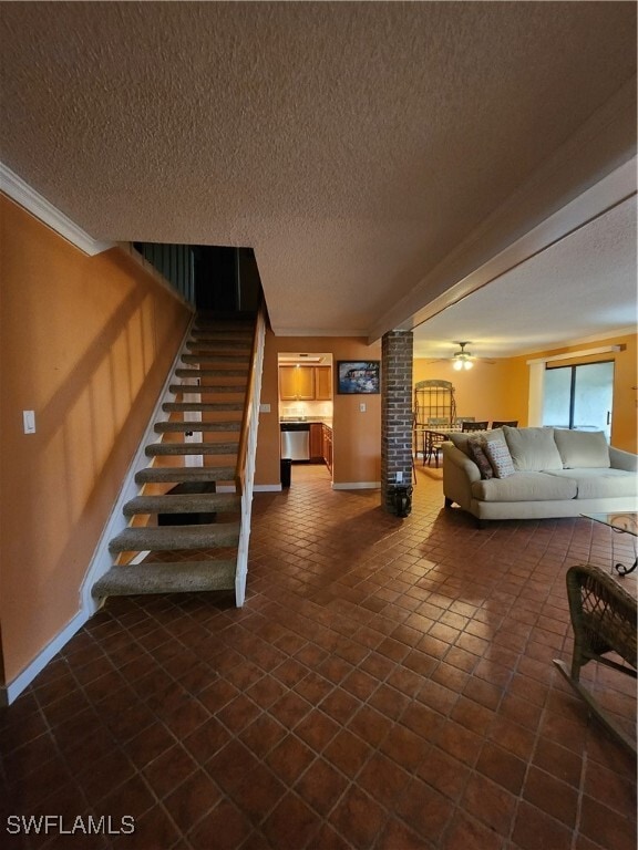 Building Photo - 925 Palm View Dr