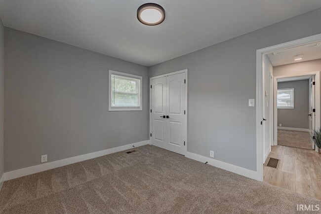 Building Photo - 2054 Conlin Ave