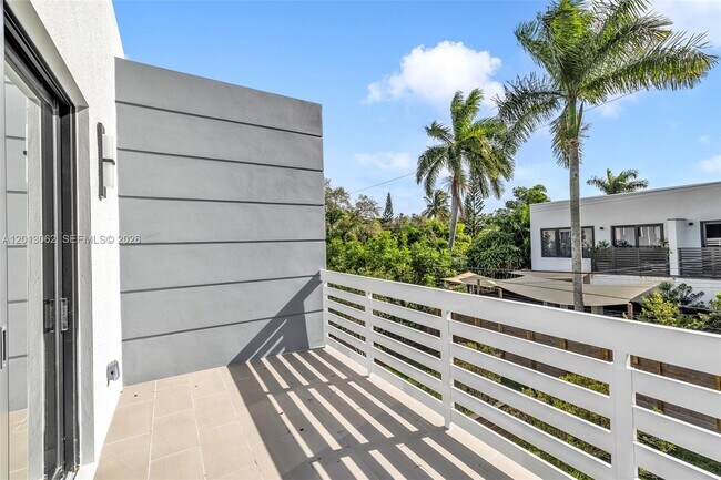 Building Photo - 808-810 SW 9th St