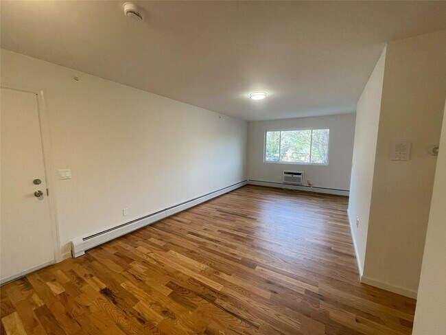 Building Photo - 3 Woods End Cir