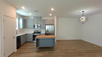 Building Photo - 5465 Seacliff Pl