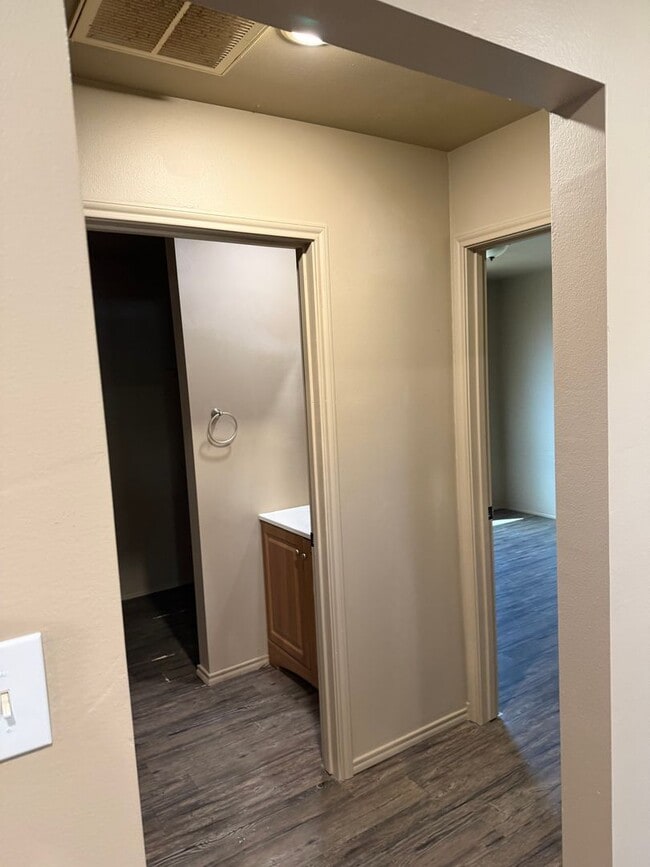 Building Photo - 2809 E 2nd St