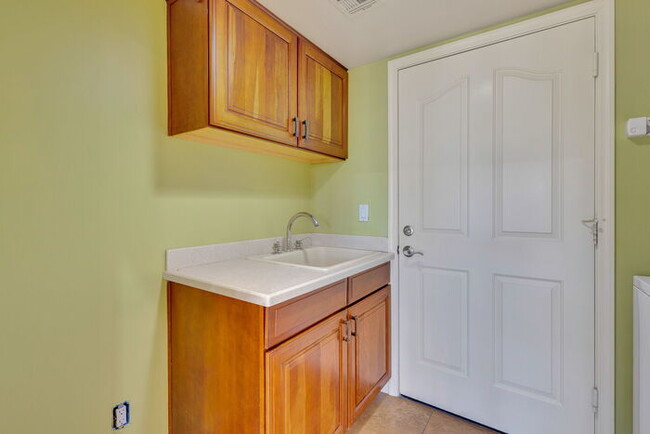 Building Photo - 1307 E Treasure Cove Dr
