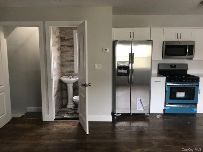 Building Photo - 137-31-137132 132nd Ave