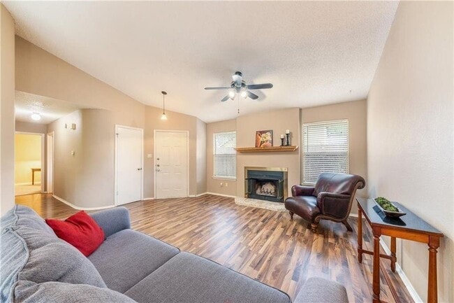 Building Photo - 3010 Red Bay Dr