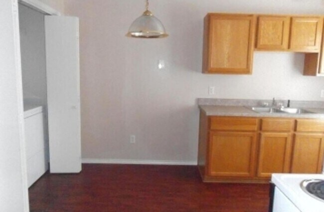 Building Photo - AVAILABLE NOW