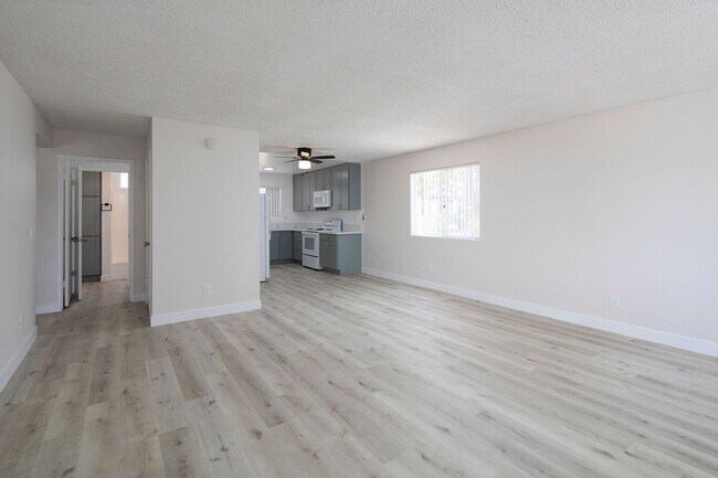 Building Photo - Gorgeous 1 Bedroom with AC and Parking in ...