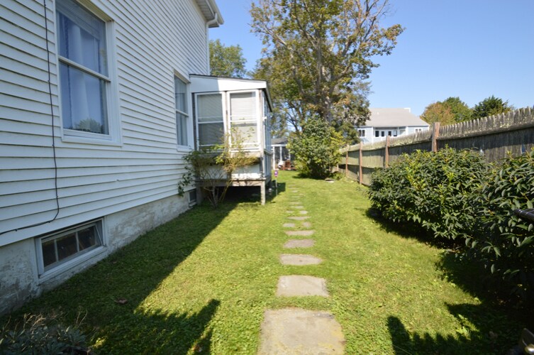 Private entryway to rear unit - 28 Merton Rd