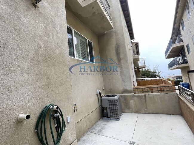 Building Photo - 2912 Baywater Ave