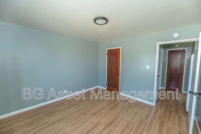 Building Photo - 1321 Dunn Ave