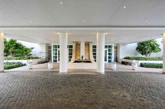 Building Photo - 900 Brickell Key Blvd